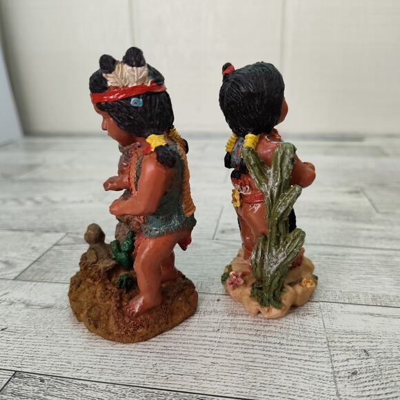Pair of Native American Indian Kids Figurines 4" Mini Resin Home Decor - Picture 5 of 8